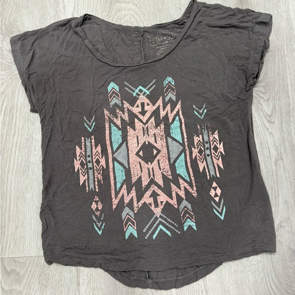 Casual Gray Loose T-Shirt with Native American Print Design